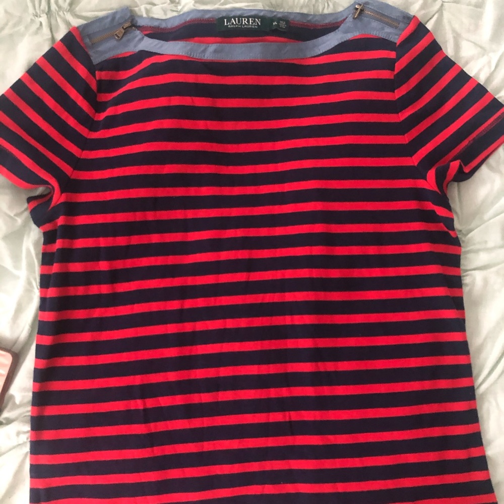 Short sleeved blouse.